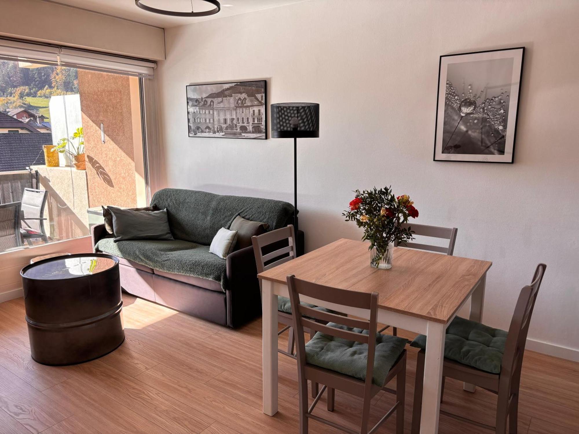 Agreable 2 Pieces Au Coeur De Thones Apartman Kültér fotó