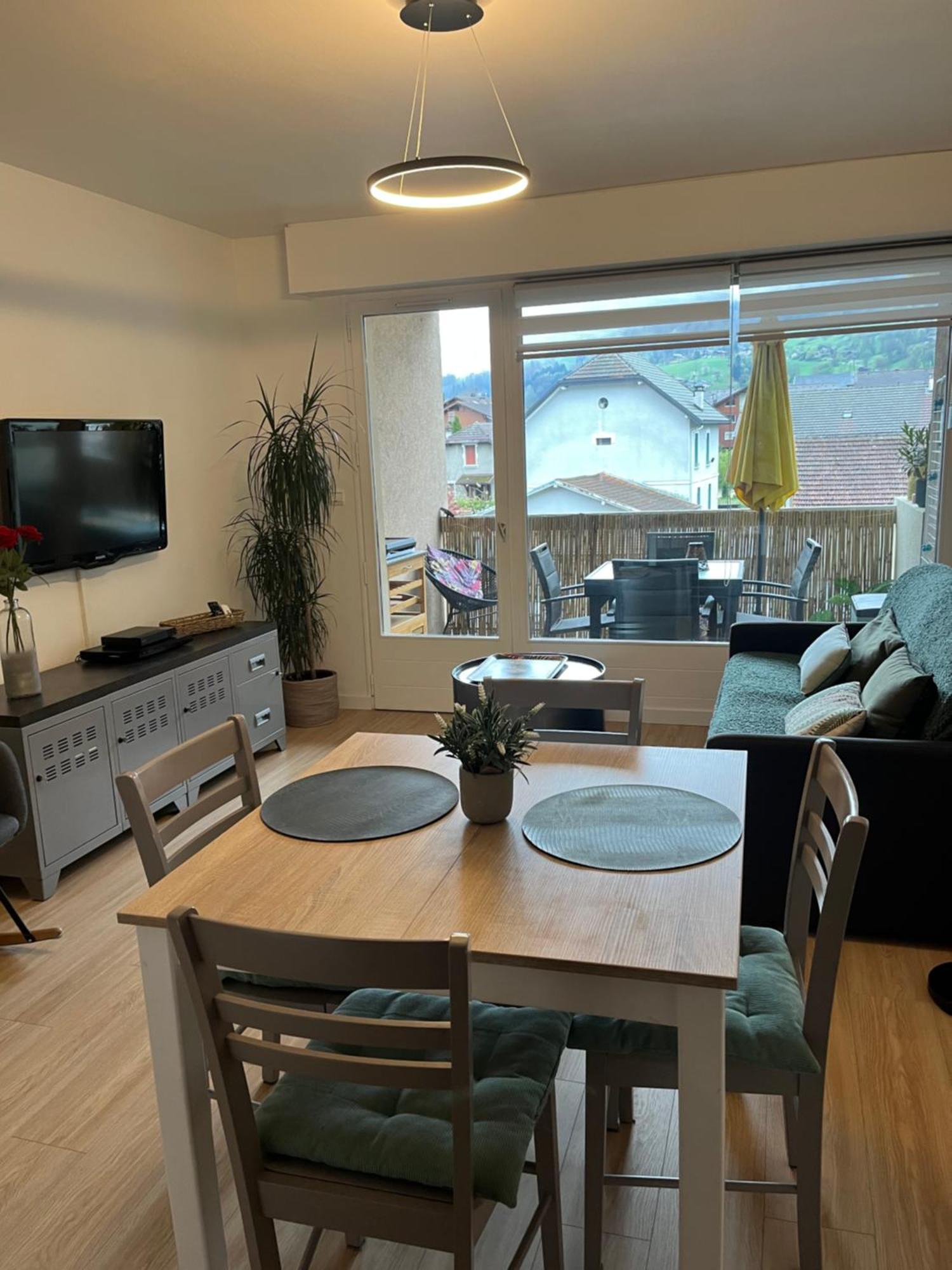 Agreable 2 Pieces Au Coeur De Thones Apartman Kültér fotó